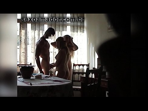 ❤️ Inimbitahan ng mga sex friends ang isang higanteng lalaki at isang threesome kasama niya ️❌ Magandang porn sa amin ️❤