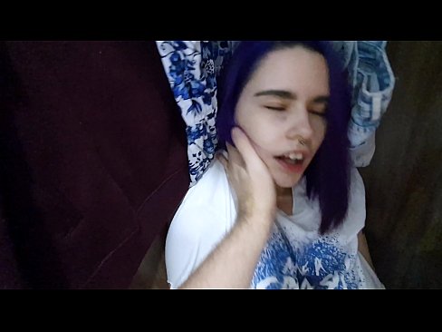 ❤️ Natagpuan ang aking kapatid na babae sa aparador at tinulungan ang kanyang cum ️❌ Magandang porn sa amin ️❤